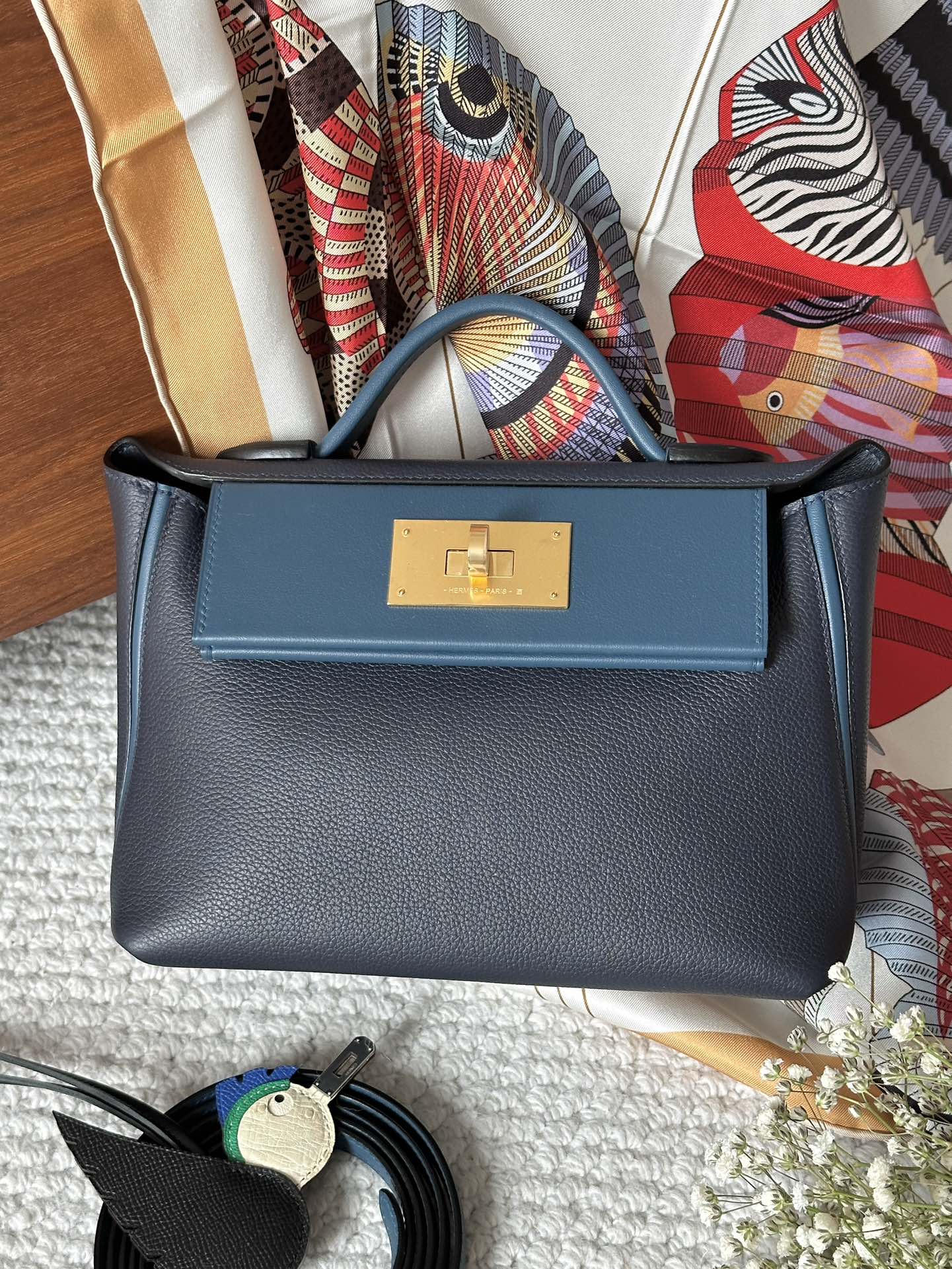 Hermes Kelly Mini 2424 21cm Handbag in Blue Nuit Mykonos Clemence Leather 